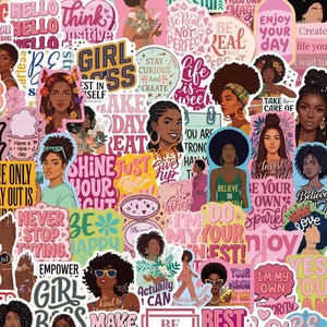 Könnte beinhalten: Eine Sammlung bunter Aufkleber mit Illustrationen von schwarzen Frauen mit verschiedenen Frisuren, motivierenden Sprüchen wie 'Girl Boss' und 'Be Real Not Perfect' sowie dekorativen Elementen in Rosa-, Gelb- und Blautönen.