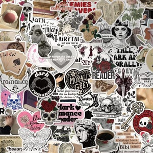 Puede incluir: Un collage de pegatinas con temática de academia oscura. Las pegatinas presentan calaveras, rosas, retratos vintage y citas. La paleta de colores incluye negro, blanco y tonos de gris, con acentos de rojo y rosa. Algunas pegatinas tienen texto como "Dark Romance" y "Morally Grey".