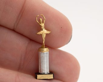 Trofeo de ballet en miniatura / Escala 1:12 / Decoración para recital de danza en casa de muñecas