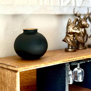 1:12 Matte Black Miniature Vase | Goldrand | Moderne Puppenhaus Dekoration