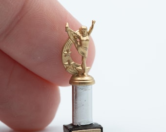 Trofeo de animadoras en miniatura / Escala 1:12 / Decoración deportiva para casa de muñecas