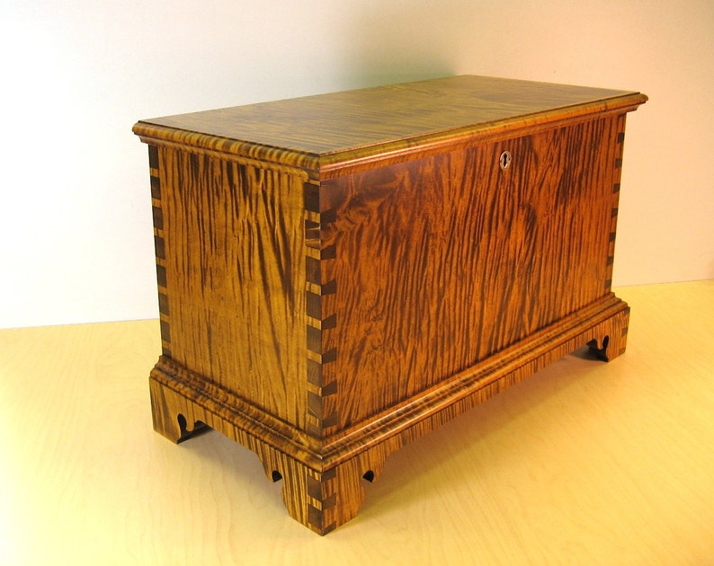 Tiger Maple Childs Size Miniature Blanket Chest afbeelding 3