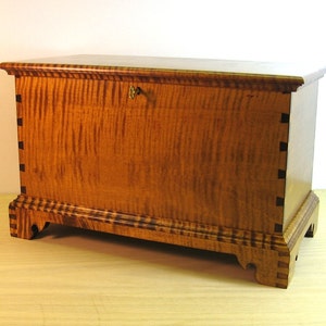 Tiger Maple Miniature Blanket Chest with Inside Tray and Lock image 1