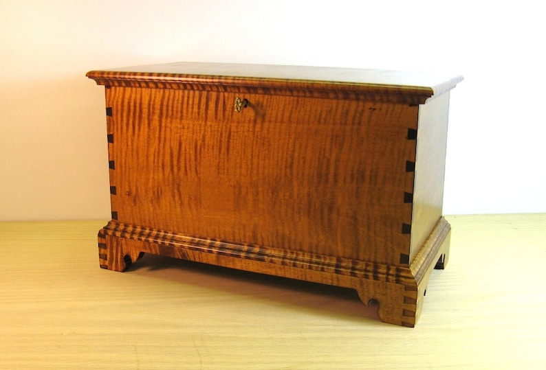 Tiger Maple Miniature Blanket Chest with Inside Tray and Lock image 1