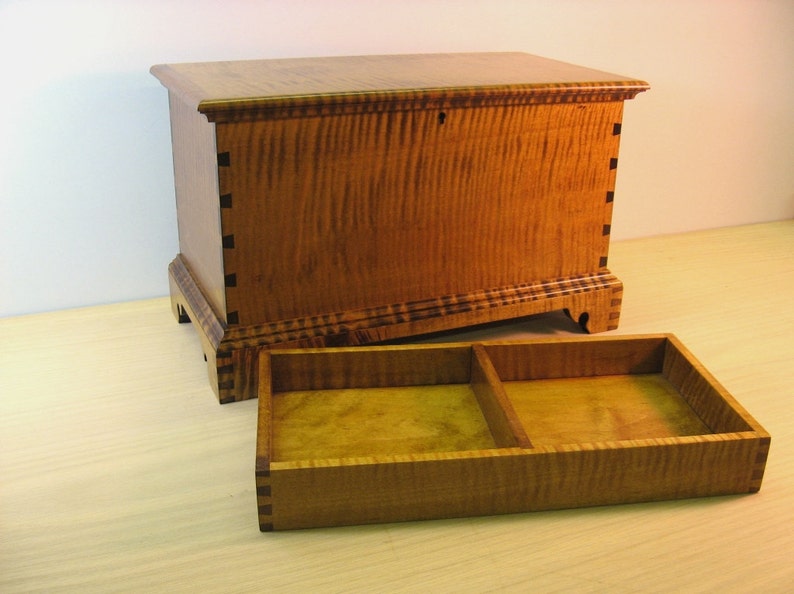 Tiger Maple Miniature Blanket Chest with Inside Tray and Lock image 4