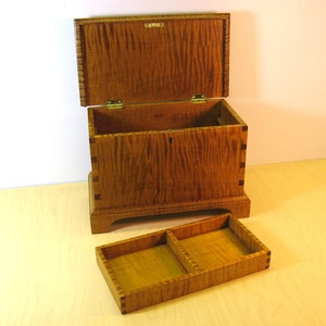 Tiger Maple Miniature Keepsake Box with Lock and lift out Tray image 2