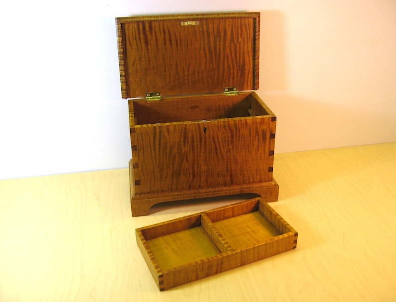 Tiger Maple Miniature Keepsake Box with Lock and lift out Tray image 2