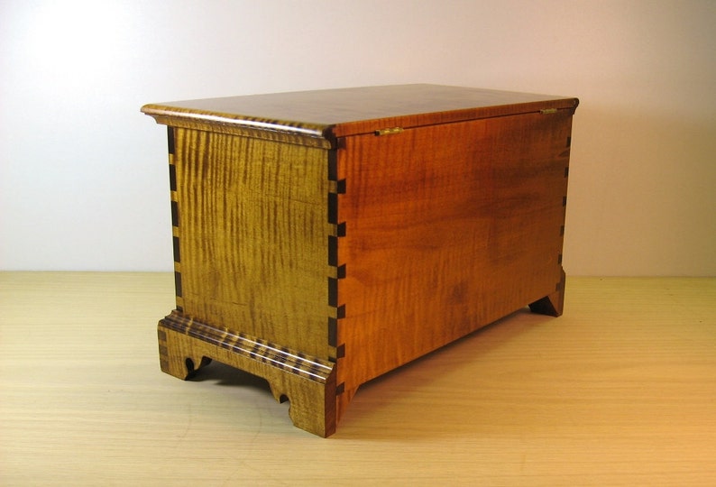 Tiger Maple Miniature Blanket Chest with Inside Tray and Lock image 5