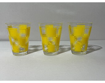 Juego de 3 vasos de zumo cuadrados geométricos amarillos de estilo vintage Anchor Hocking MCM.
