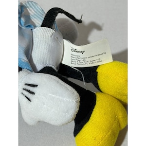 Peluche di Minnie Mouse Disney, gonna a pois blu e cappello rosso con margherite, 20 cm circa. immagine 10