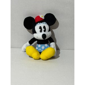 Peluche di Minnie Mouse Disney, gonna a pois blu e cappello rosso con margherite, 20 cm circa. immagine 1