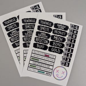 Könnte beinhalten: Drei identische weiße rechteckige Bögen mit schwarzen Textetiketten für Spieleinheiten wie Tentacle, Sprite, Sand Soldier, Reflection, Buff, Shadow Clone, Recruit, Mech, Bird und Gold, ergänzt durch numerische Werte und ein kreisförmiges Smiley-Symbol.