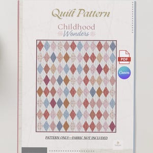 以下が含まれることがあります： 「Childhood Wonders」というタイトルのキルトパターン。赤、青、タンの色合いのカラフルなひし形の幾何学模様です。パターンはPDFで、Canvaで利用できます。黄色のティーカップとソーサーが左上にあります。