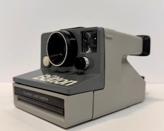 Cámara instantánea Polaroid "The Button" - Película de 600 convertida