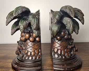 Vintage Buchstützenpaar aus schwerem Kunstharz mit tropischen Palmen und Affenmotiven, Safari-Dekor