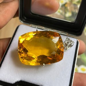 Naturlig brasiliansk gul citrinhänge 100 karat kuddslipad certifierad statement ädelstensmycke lyxgåva till henne