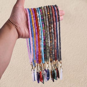 Collana con pietre preziose naturali e ciondolo a forma di pesce, ciondolo con perline, collana colorata, collana vistosa, collana minimalista estiva da spiaggia