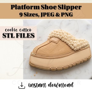 Puede incluir: Cortador de galletas con forma de zapatilla de plataforma beige. El cortador de galletas tiene forma de zapatilla con suela de plataforma y parte superior esponjosa. El texto "Platform Shoe Slipper" y "cookie cutter STL FILES" son visibles.