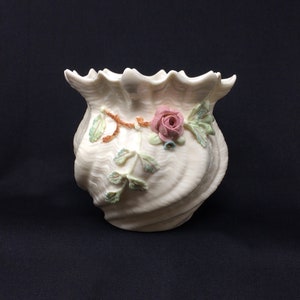 Belleek Cache Pot/Vase ~~ 7th Gold Mark ~~ 4-1/2”H x 5”W