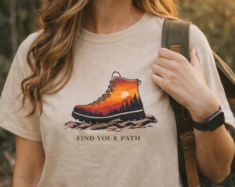 Wanderschuh Sonnenuntergang T-Shirt | Find Your Path Grafik-T-Shirt
