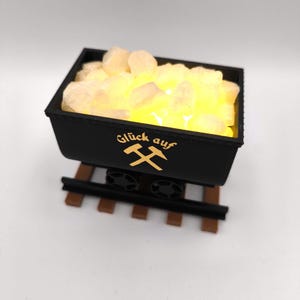 Bergbau Geschenk Hammer und Schlegel mit Lore Förderwagen der Bergleute traditionelles Symbol Bergmann 10cm x 8cm x 5cm