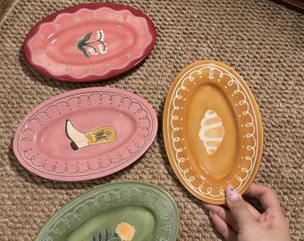 Plato de cerámica pintado a mano: plato decorativo único, plato de regalo, plato de cerámica artesanal