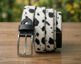 Schwarz-weißer Rindsledergürtel – Handgefertigter Hair-On-Hide Gürtel mit silberfarbener Schnalle – Western Minimalist