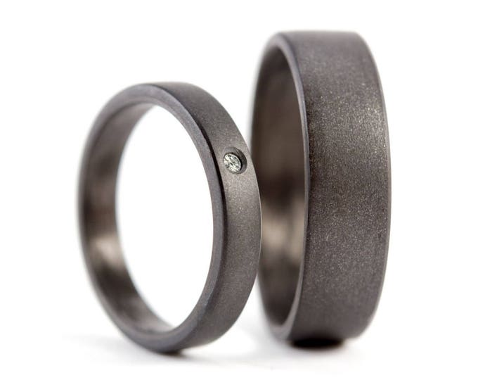 Carbon Fiber Wedding Ring Set, Graphite Gray Band with Swarovski Crystal. (01100_4S7N)