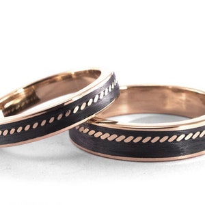 Rose gold 18CT and carbon fiber wedding ring set. Flat gold and matte carbon fiber wedding bands. Golden black engagement rings (04711_4N5N)