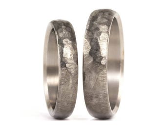 Hammered titanium wedding ring set. Matte titanium matching wedding bands. Hammered engagement rings. His and hers bands (00021_4N5N)