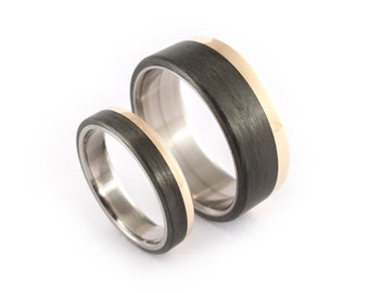 Titanium with carbon fiber and yellow gold 18K matte wedding ring set. Black and gold flat matching bands. Gold engagement  (00424_4N7N)