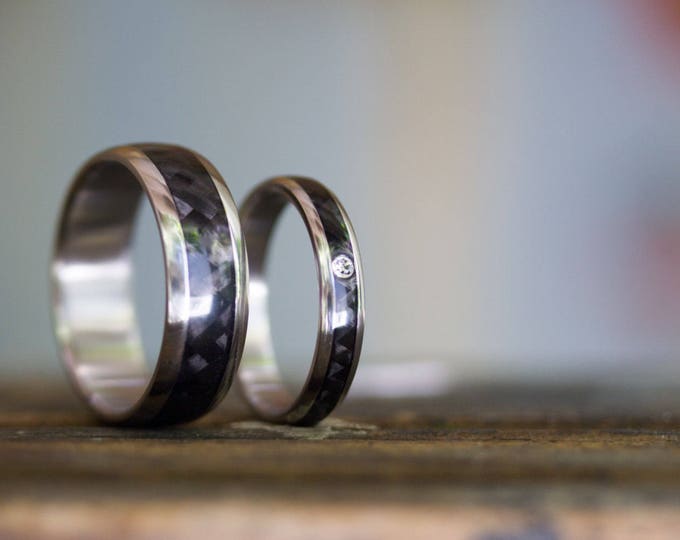 Titanium Carbon Fiber Wedding Band Set with Swarovski Crystal. (00331_4S7N)