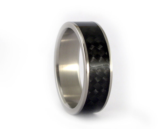 Titanium Ring with Glossy Carbon Fiber Inlay. (00337_8N)