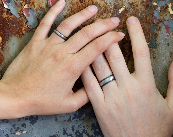 Titanium Carbon Fiber Wedding Band Set, Swarovski Crystal Ring. (00302_4S7N)