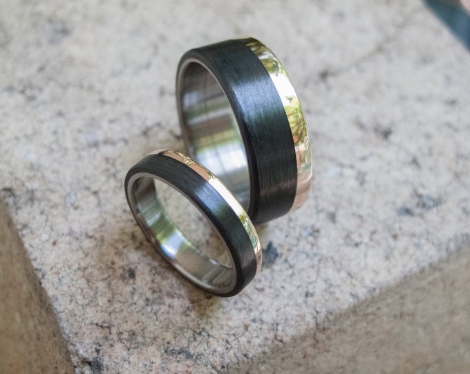 Handmade Titanium Wedding Ring Set: Carbon Fiber & 18K Gold Inlay. (00424_4N7N)