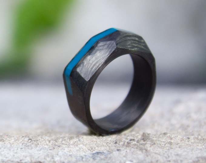 Faceted Carbon Fiber Men's Ring, Turquoise Inlay, Alternative Wedding Band. (00115_7N)