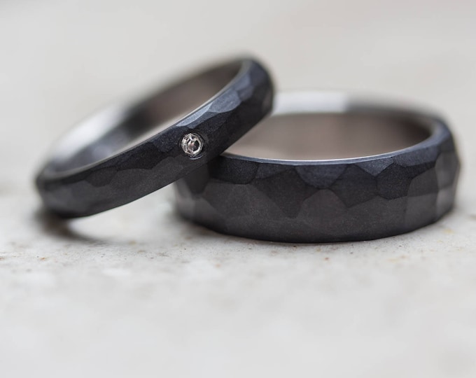 Titanium Graphite Wedding Ring Set, Hammered Dark Gray Bands, Swarovski Crystal. (01301_4S7N)