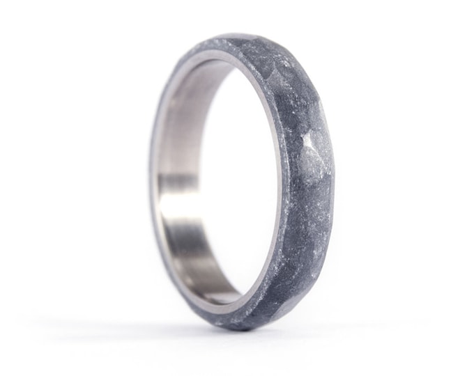 Titanium Silver Resin Ring, Hammered Engagement Band. (01303_4N)