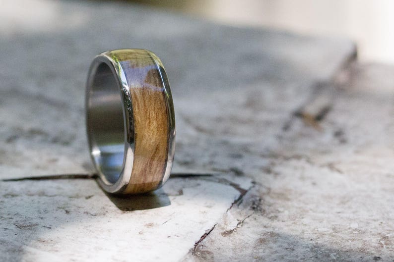 Men/'s titanium and bentwood ring 00525/_8N very durable and hypoallergenic. Unique polished finishing wedding band Water resistant