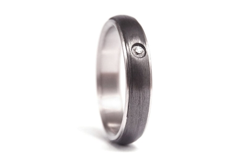 Set of two titanium and carbon fiber wedding bands 00305/_4S1/_4N Modern and round black rings Water resistant and hypoallergenic.