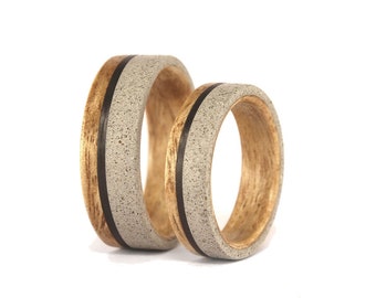 Eucalyptus & concrete wedding rings set. Bendwood eucalyptus wedding bands. Concrete and wooden engagement rings (00992_7N4N)