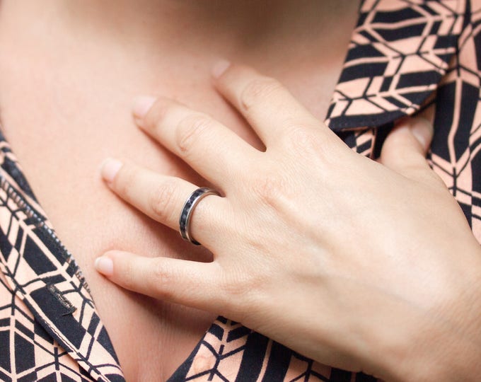 Titanium Ring with Glossy Carbon Fiber Band, Handmade. (00335_4N)