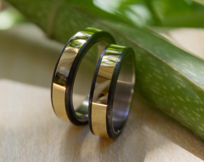 Titanium Wedding Ring Set, 18K Gold & Carbon Fiber Inlays. (00556_4N6N)