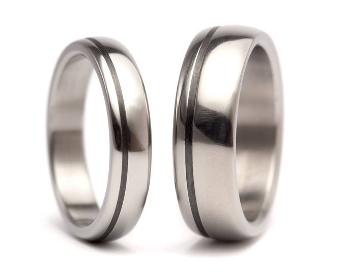 Titanium Wedding Band Set with Carbon Fiber Inlay. (00334_4N7N)