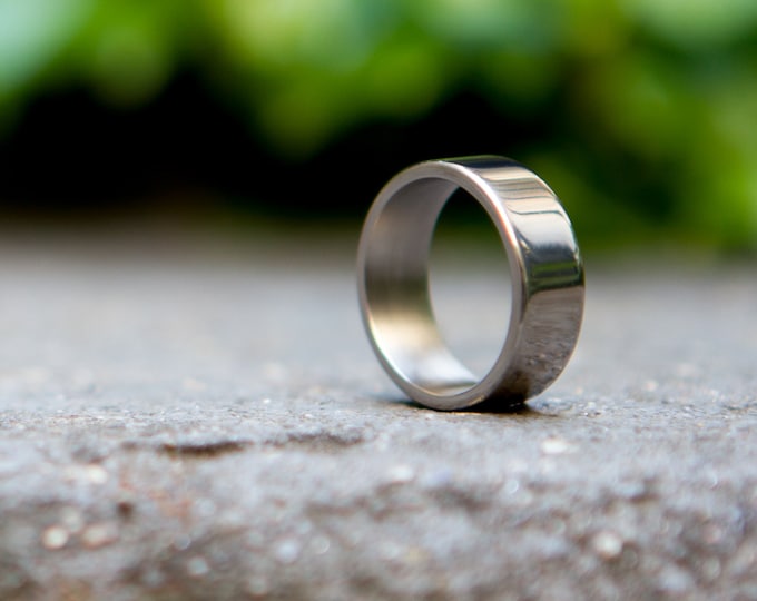 Polished Titanium Ring: Flat Mens Wedding Band. (00004_7N)