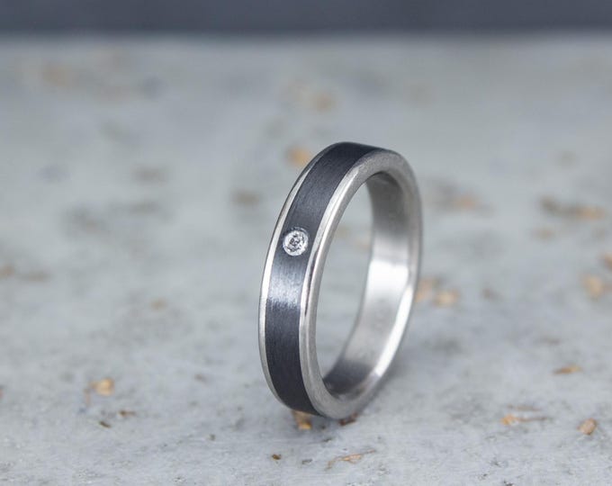 Titanium Carbon Fiber Ring: Swarovski Crystal Women's Wedding Band. (00333_4S)