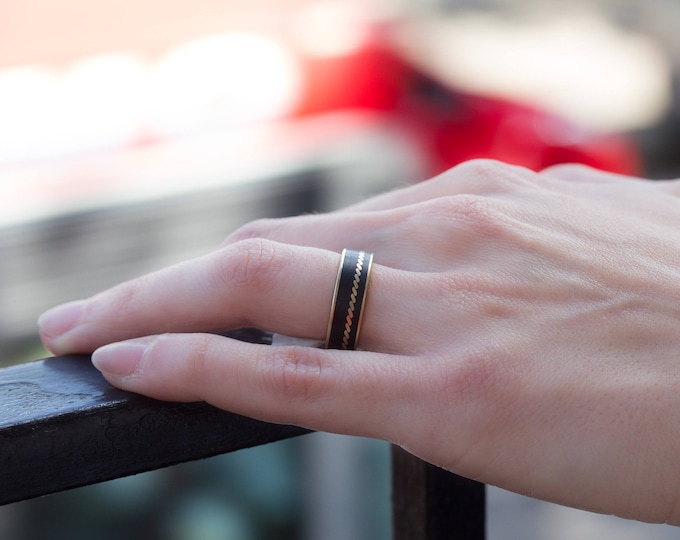 18K Yellow Gold & Carbon Fiber Braided Wedding Band. (04704_4N)