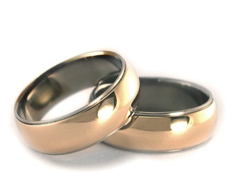 18ct yellow gold and titanium wedding set rings. Gold rounded matching wedding bands. Golden engagement rings (00550_7N7N)