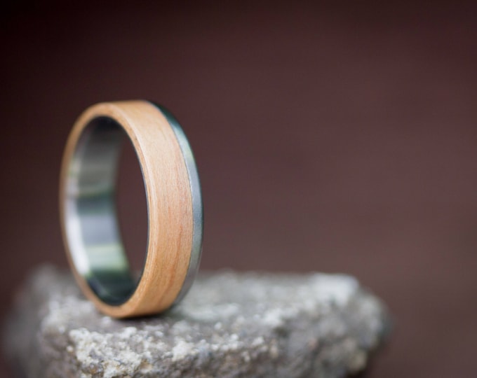 Men's Titanium Bentwood Ring, Light Oak Wedding Band, Matte Finish. (00519_4N)