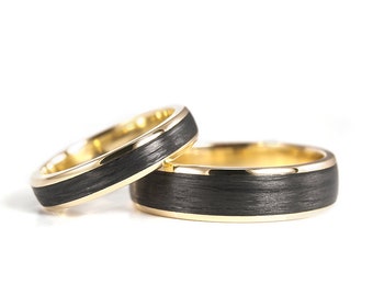 Yellow 18K gold wedding ring set with matte carbon fiber band. Black rounded matching wedding bands. Golden engagement rings (04710_4N6N)